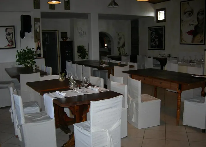 Premiata Osteria Dei Fiori Frühstückspension Cortiglione